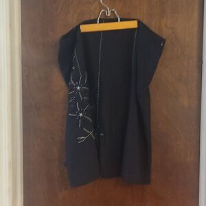 Sag Harbor 20W Black Skirt With Flower Appliques Embroidered in White